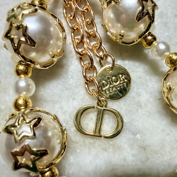 Dior Gold Star Key Ring with Pearls & ‘CD’ Charm Sealed in Plastic/New in Box. - Picture 4 of 10